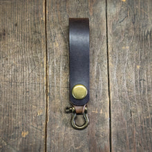 Load image into Gallery viewer, Horween Leather Snap keychain with shackle - Caliber Leather Company